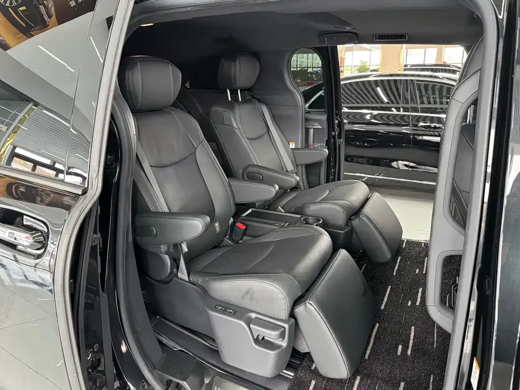 Toyota Sienna 2022 из CN, фото 4