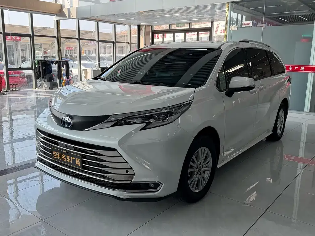 Toyota Sienna 2022 из CN, фото 2