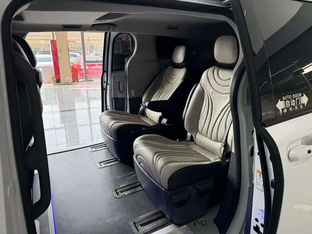Toyota Sienna 2022 из CN, фото 3
