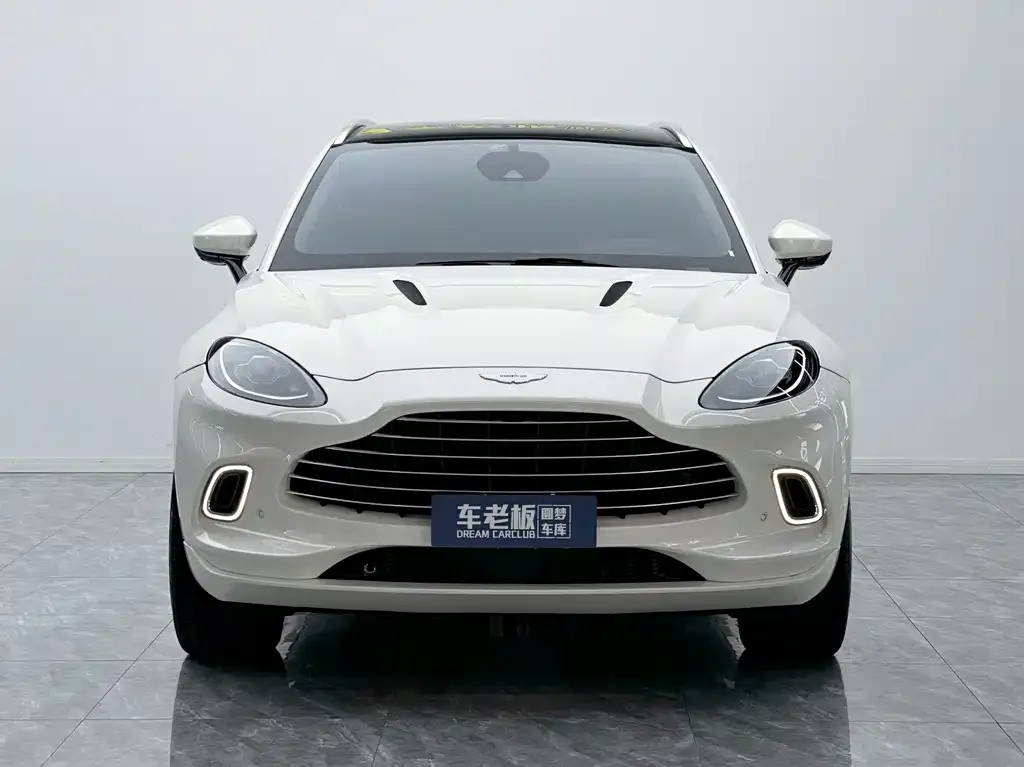 Aston Martin DBX — фото 5