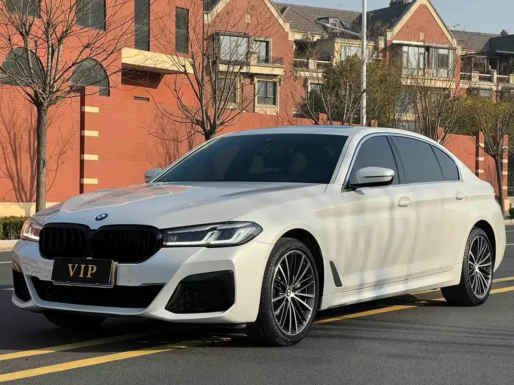 BMW 5 Series — фото 1