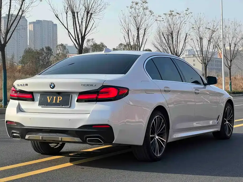 BMW 5 Series — фото 10