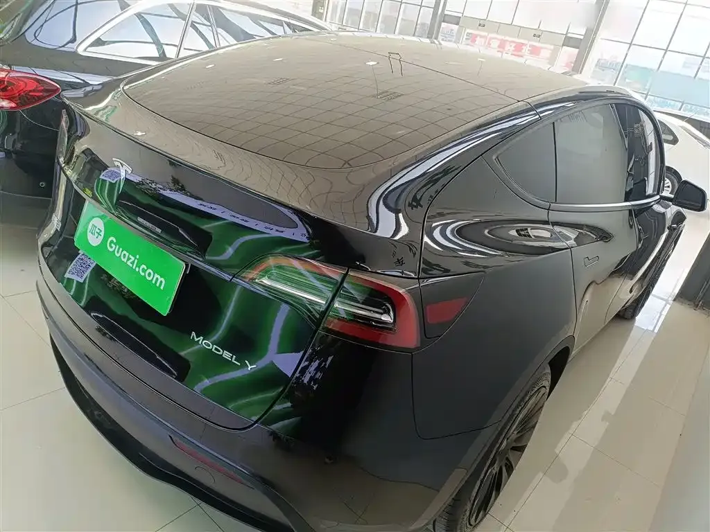 Tesla Model Y — фото 10