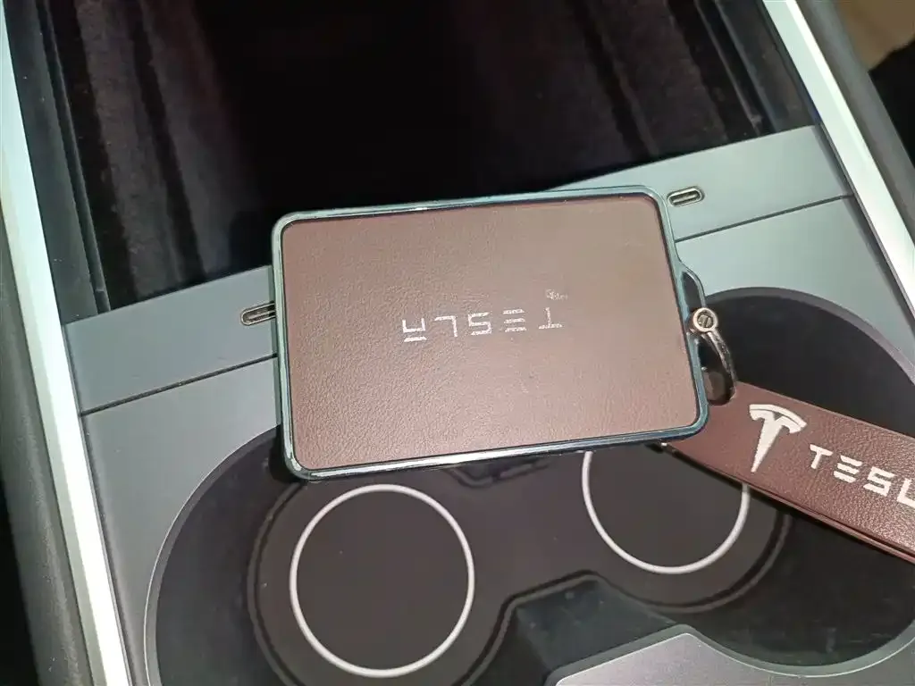 Tesla Model Y — фото 5