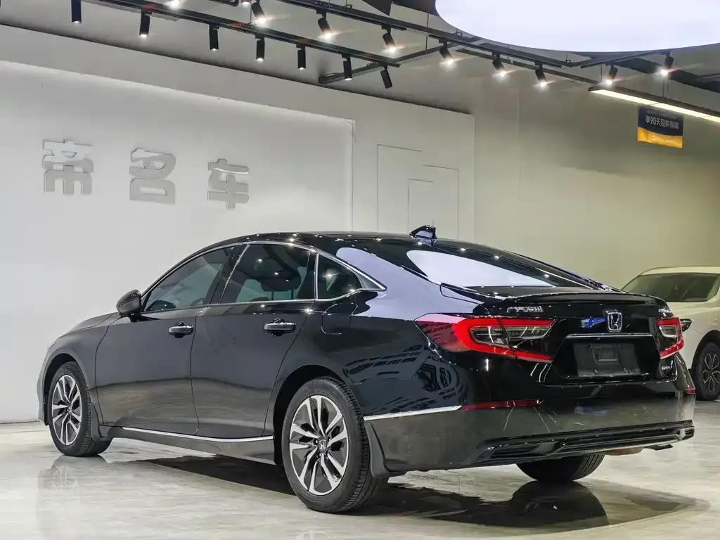 Honda Accord — фото 7
