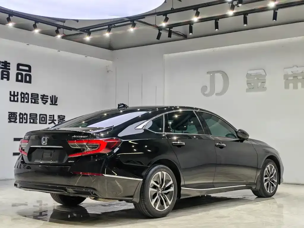 Honda Accord — фото 8