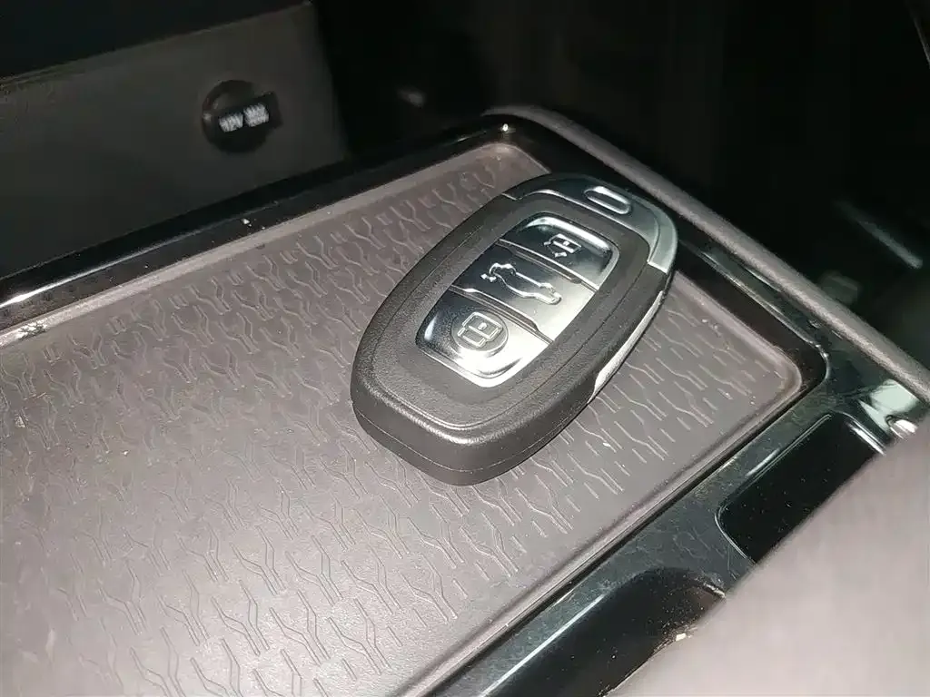 Hongqi E-QM5 2023 из CN, фото 9