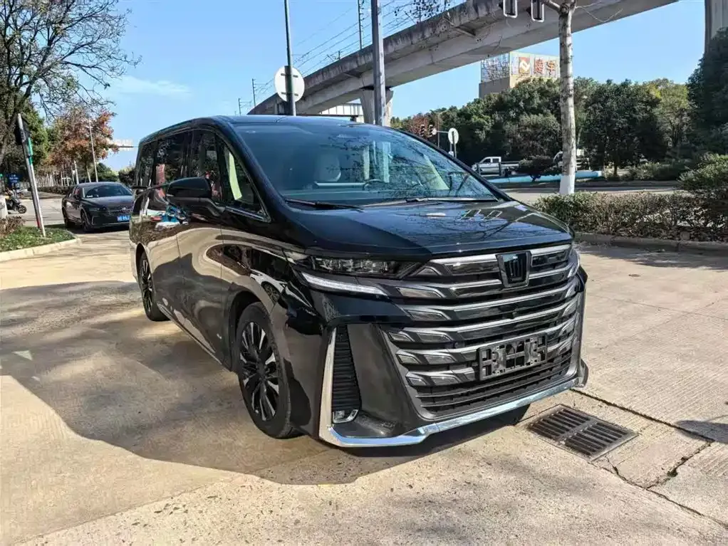 Toyota Vellfire 2023 из CN, фото 1