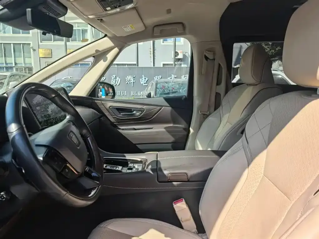Toyota Vellfire 2023 из CN, фото 2