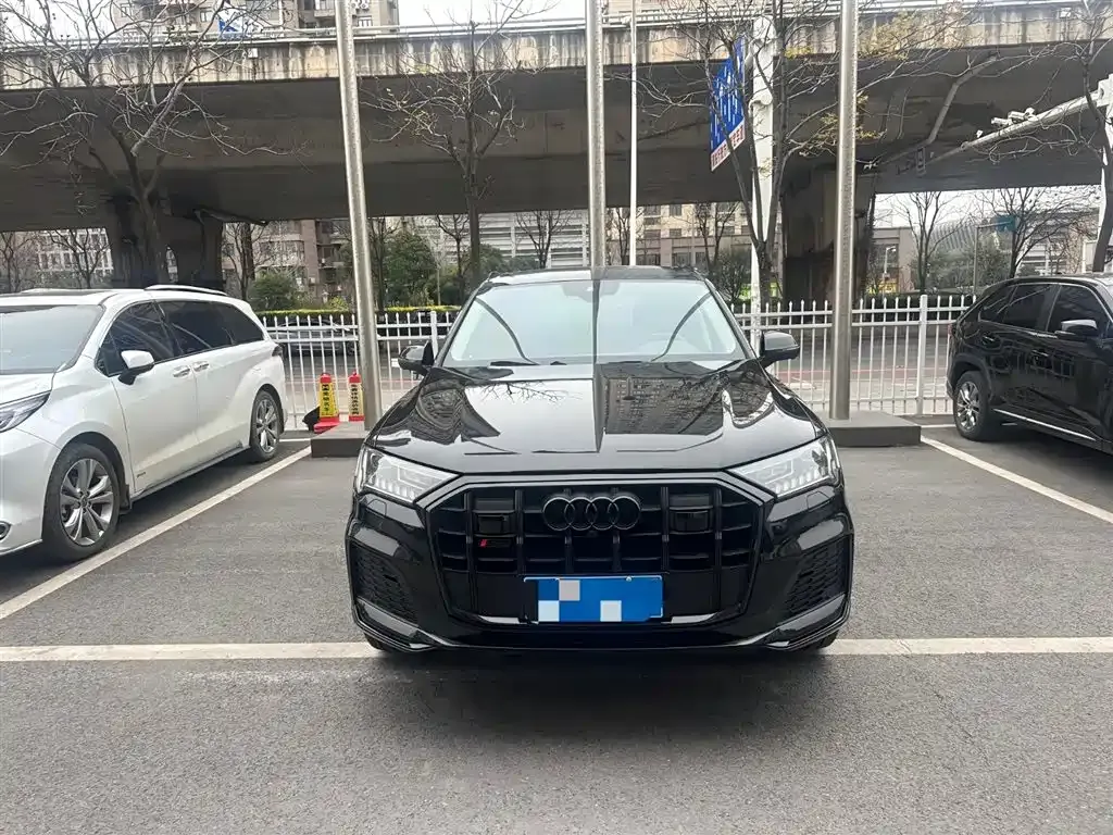 Audi Q7 2023 из CN, фото 4