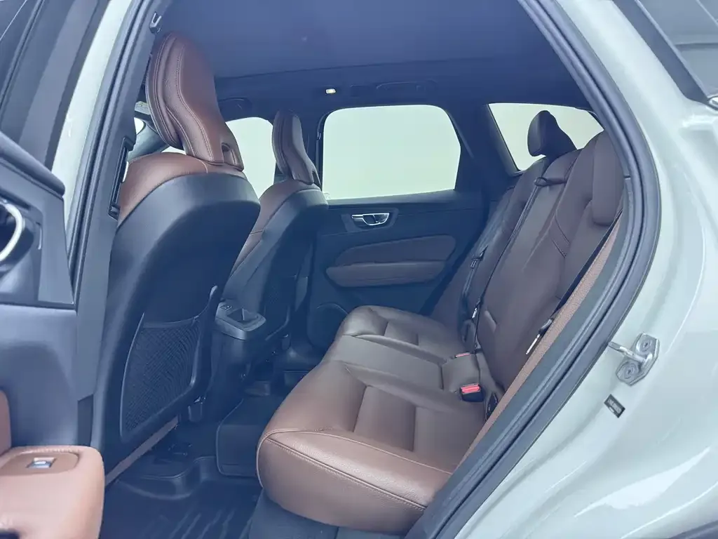 Volvo XC60 2022 из CN, фото 2