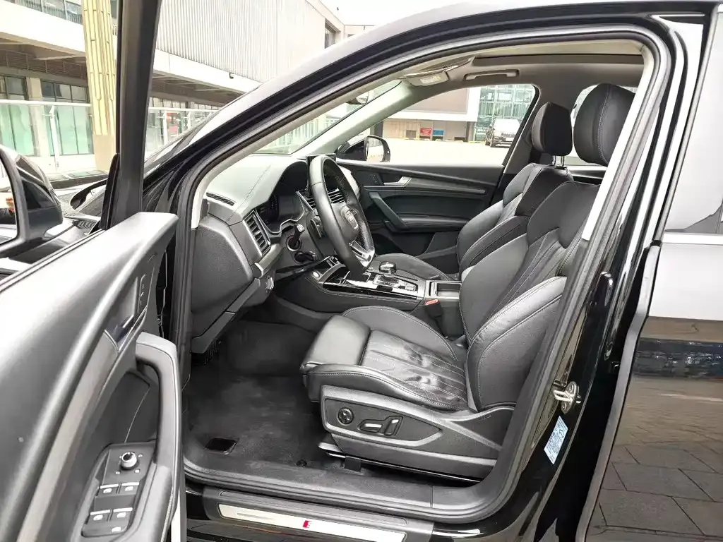 Audi Q5L 2022 из CN, фото 2