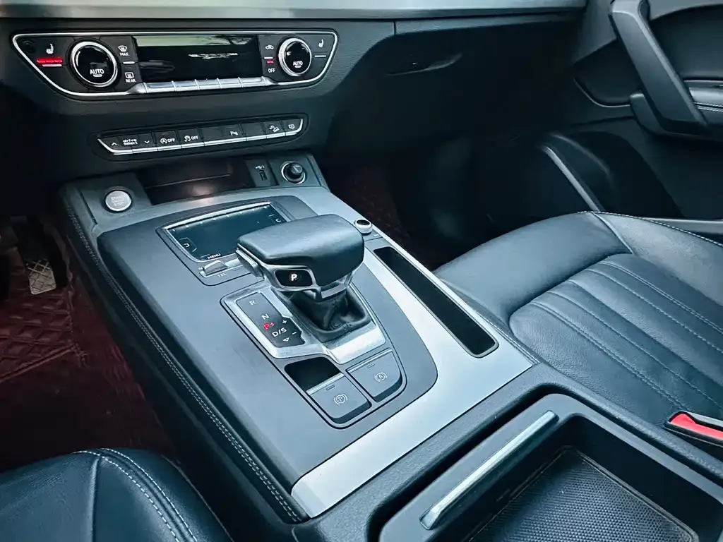 Audi Q5L 2021 из CN, фото 2