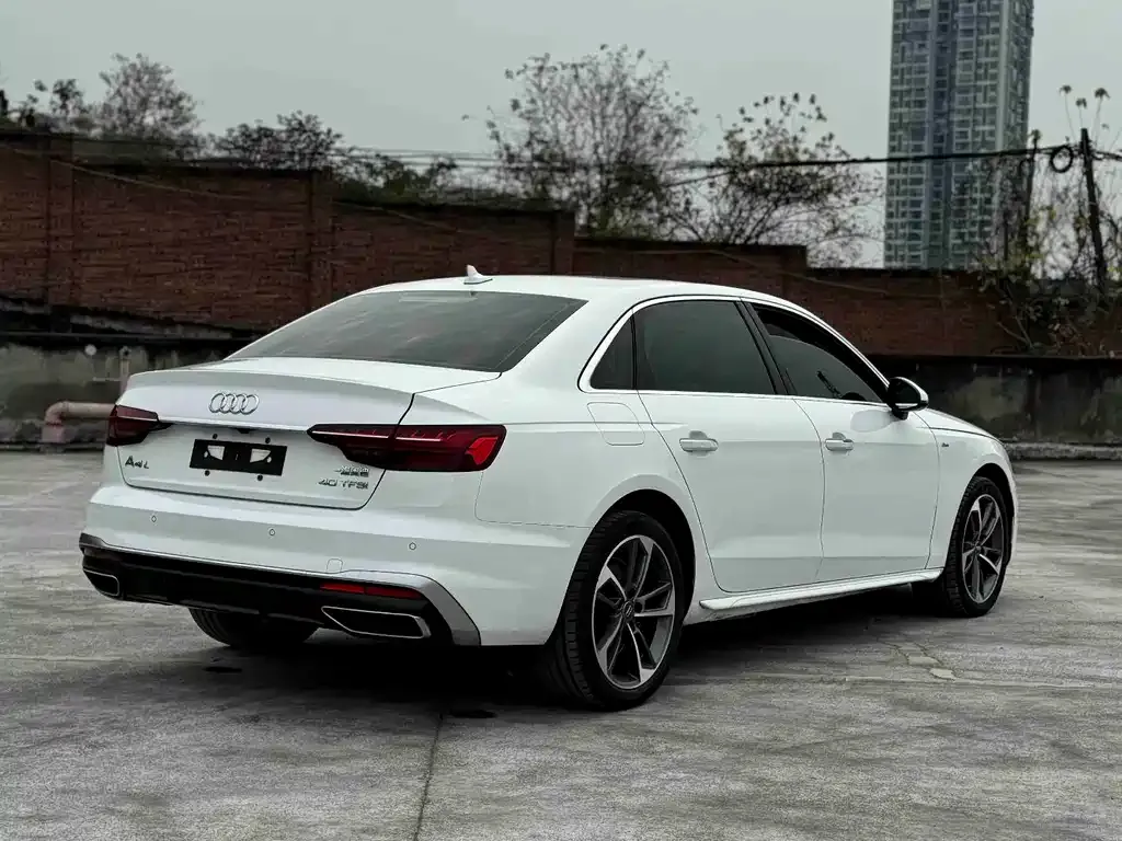 Audi A4L 2022 из CN, фото 2