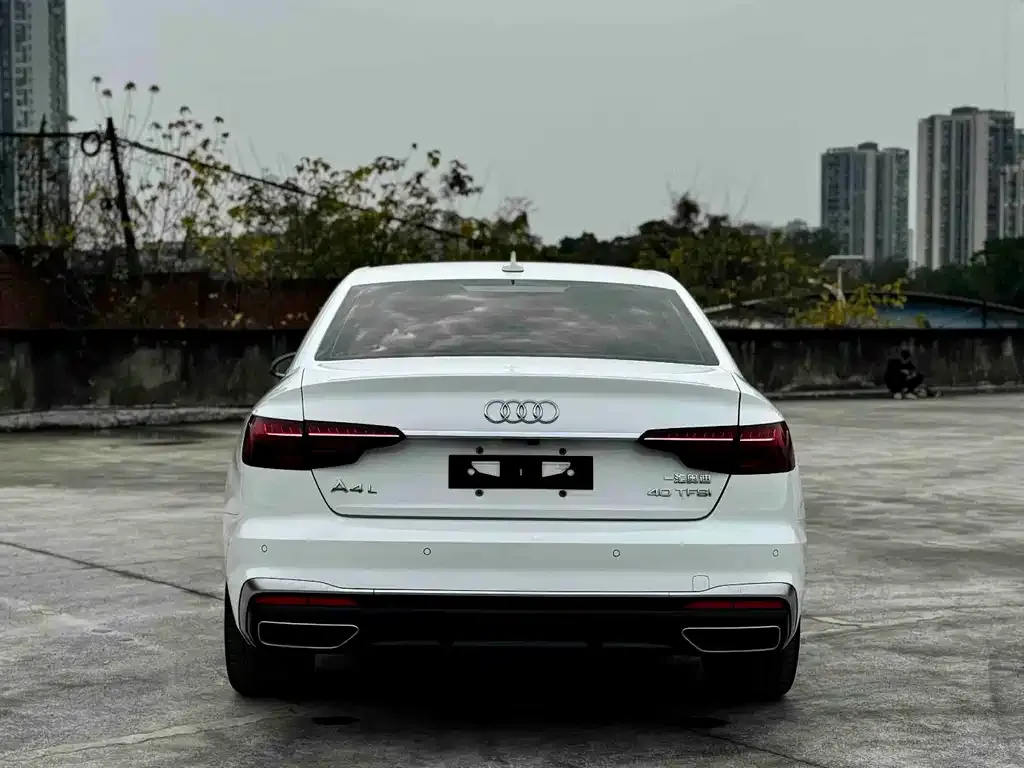 Audi A4L 2022 из CN, фото 5
