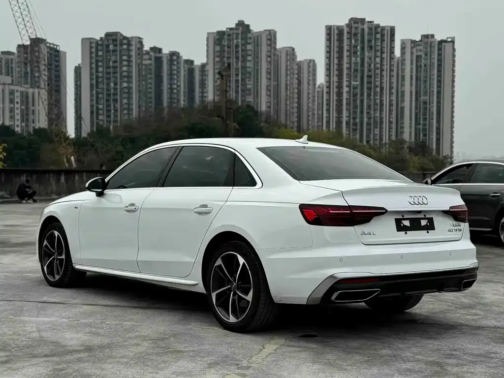 Audi A4L 2022 из CN, фото 3