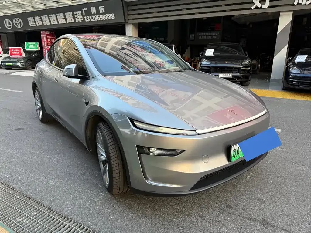 Tesla Model Y — фото 9