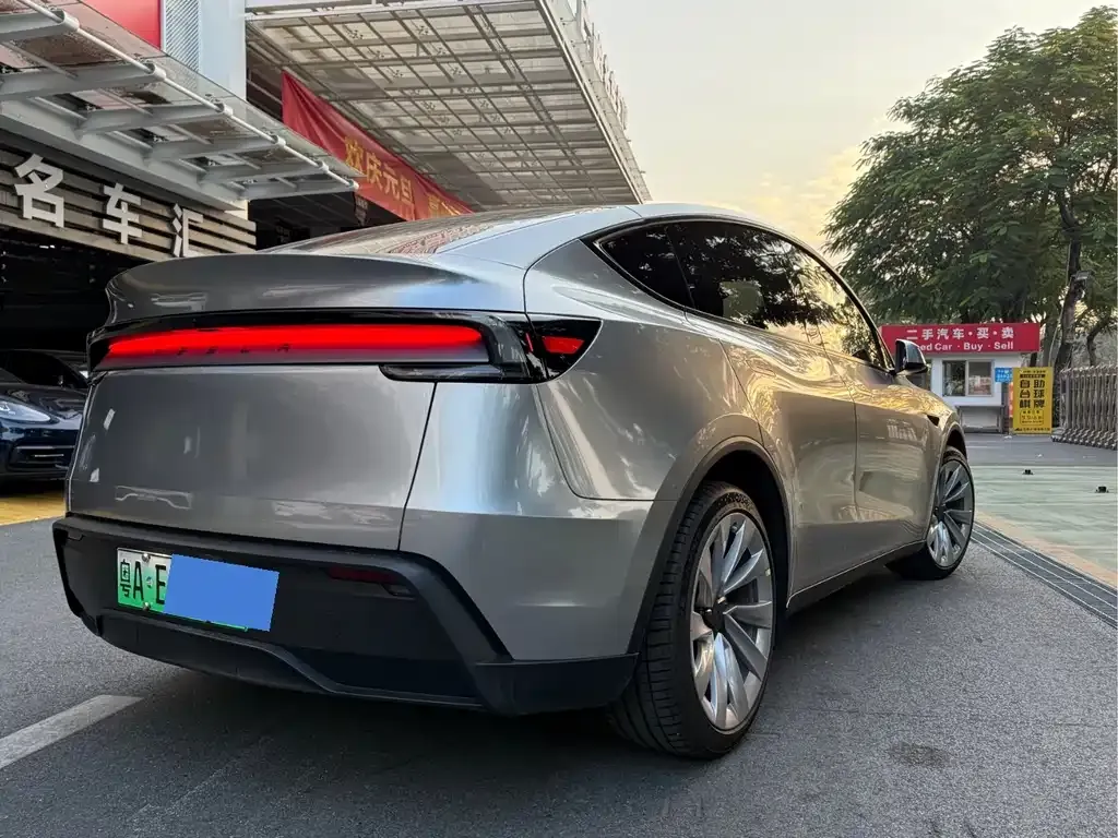 Tesla Model Y — фото 6