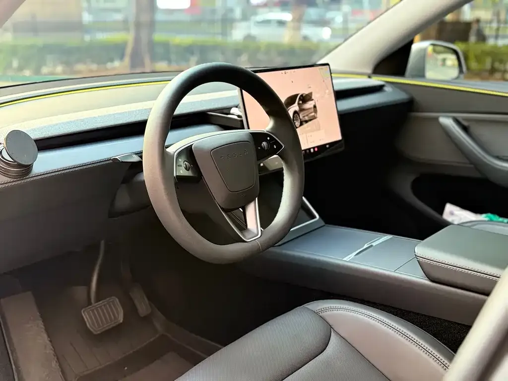 Tesla Model Y — фото 4