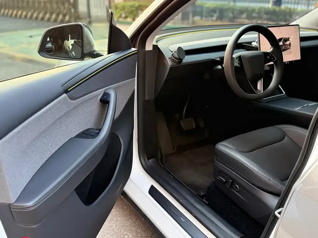 Tesla Model Y — фото 2