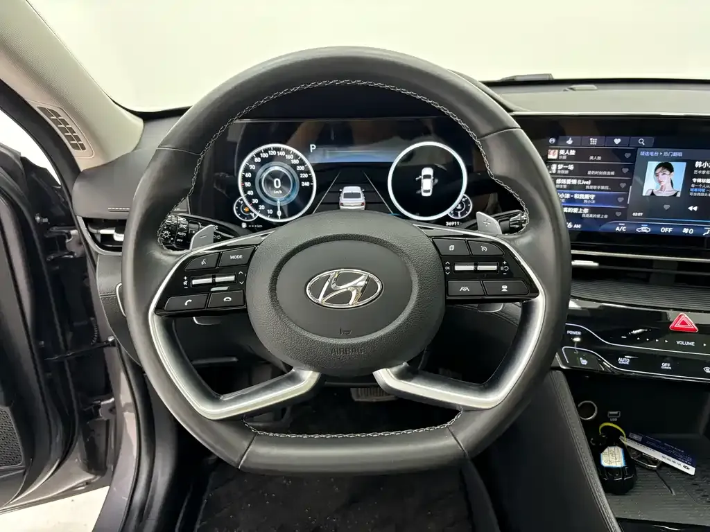 Hyundai Mistra — фото 10