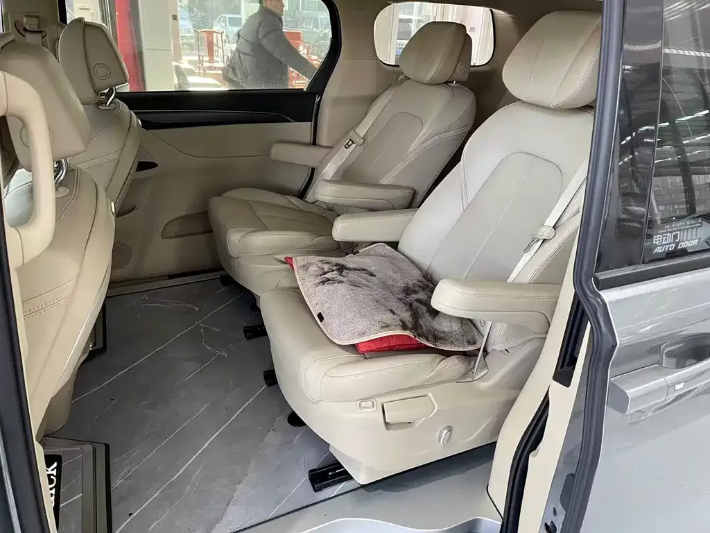 Buick GL8 2023 из CN, фото 9