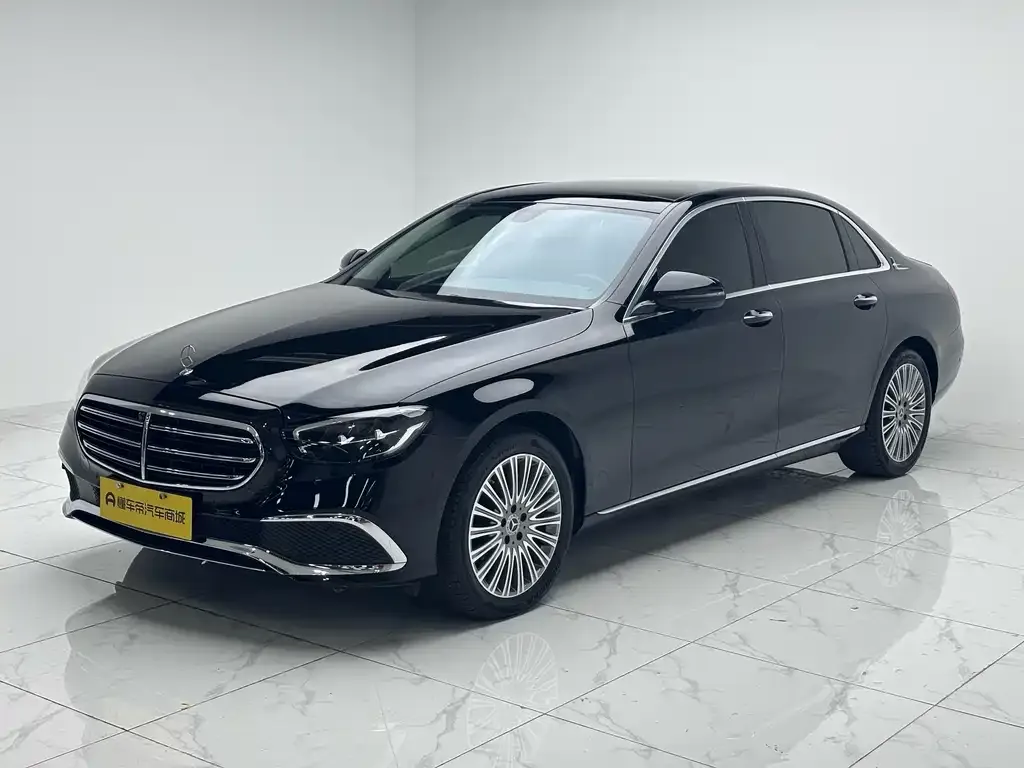 Mercedes-Benz E-Class — фото 1