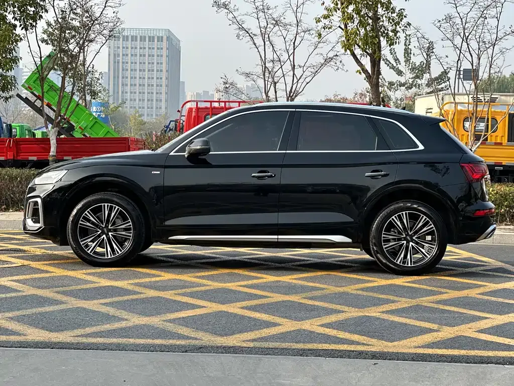 Audi Q5L — фото 8