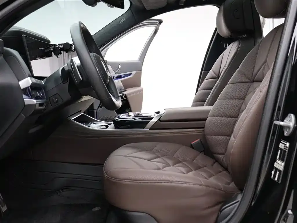 BMW 7 Series 2025 из CN, фото 8