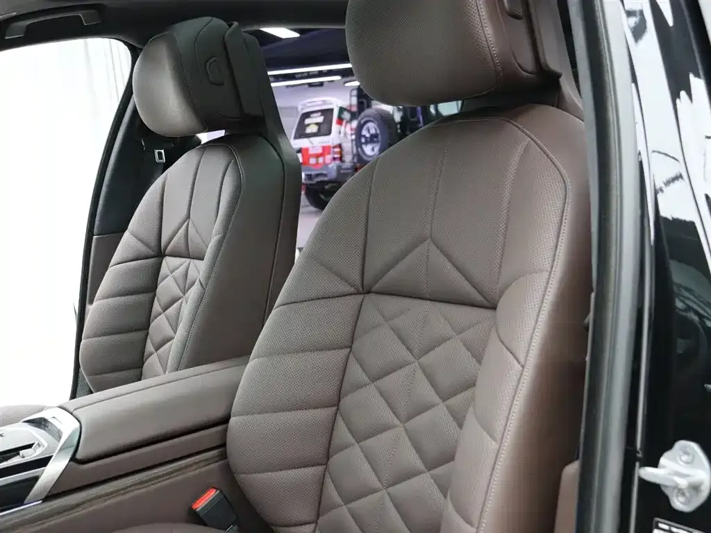 BMW 7 Series 2025 из CN, фото 7
