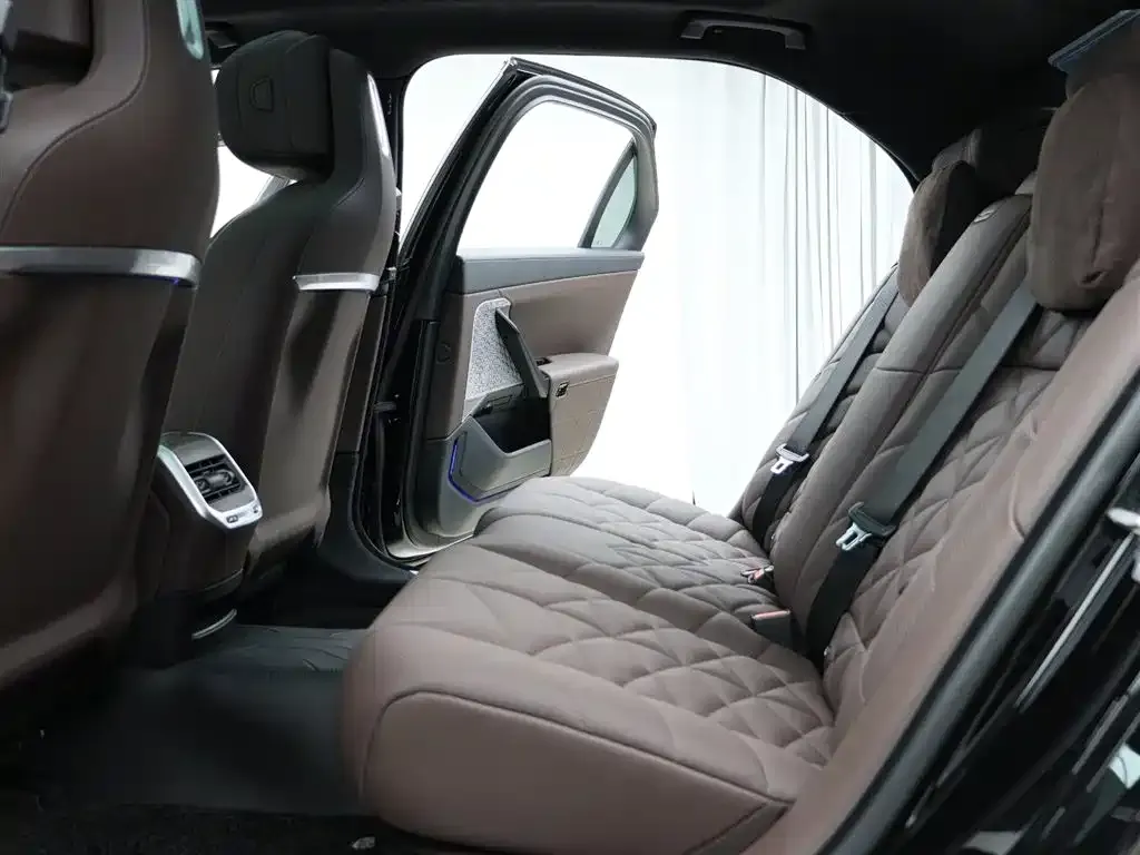 BMW 7 Series 2025 из CN, фото 5