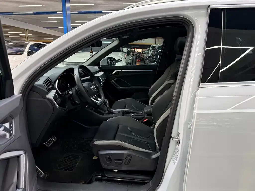 Audi Q3 2023 из CN, фото 9