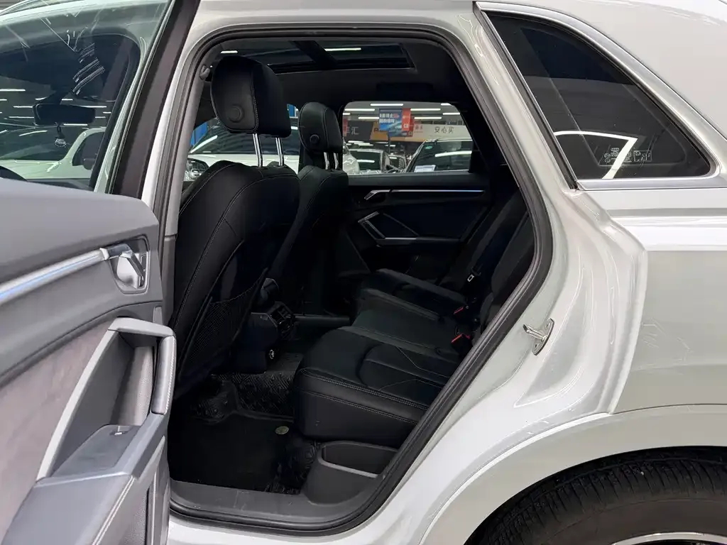Audi Q3 2023 из CN, фото 8
