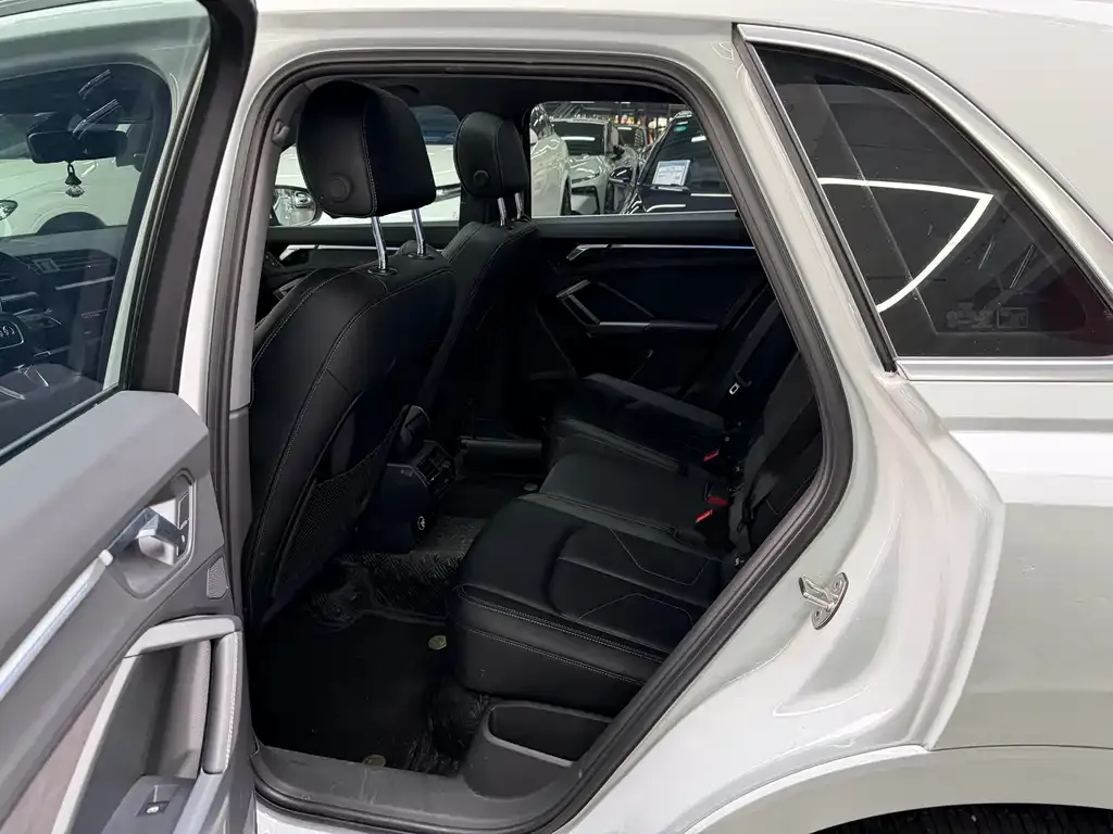 Audi Q3 2023 из CN, фото 2