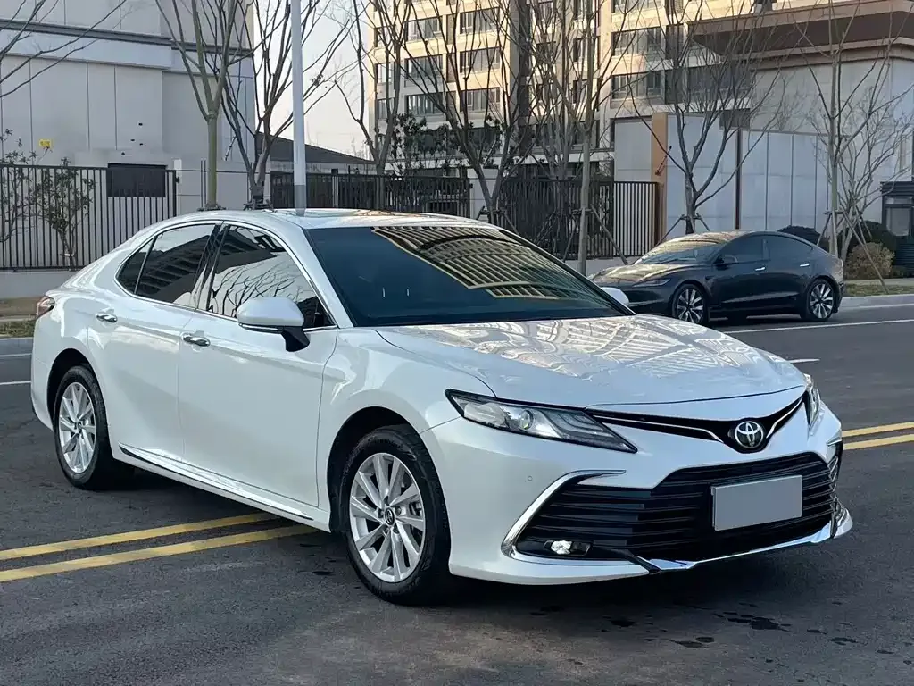 Toyota Camry — фото 3