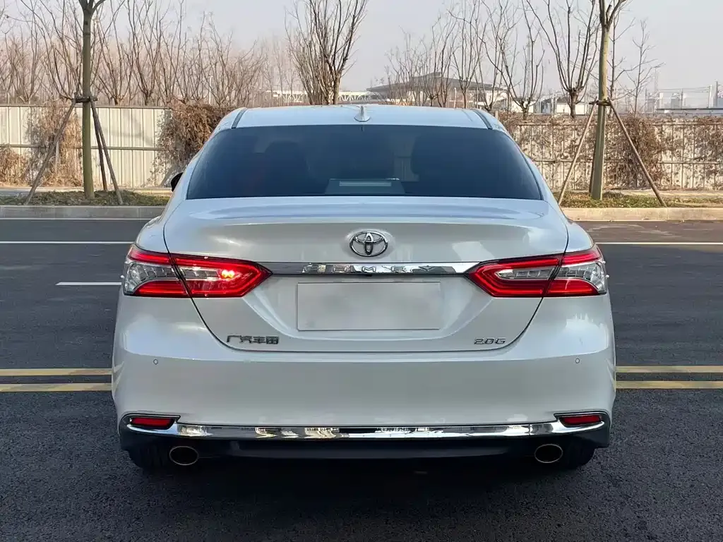 Toyota Camry — фото 8