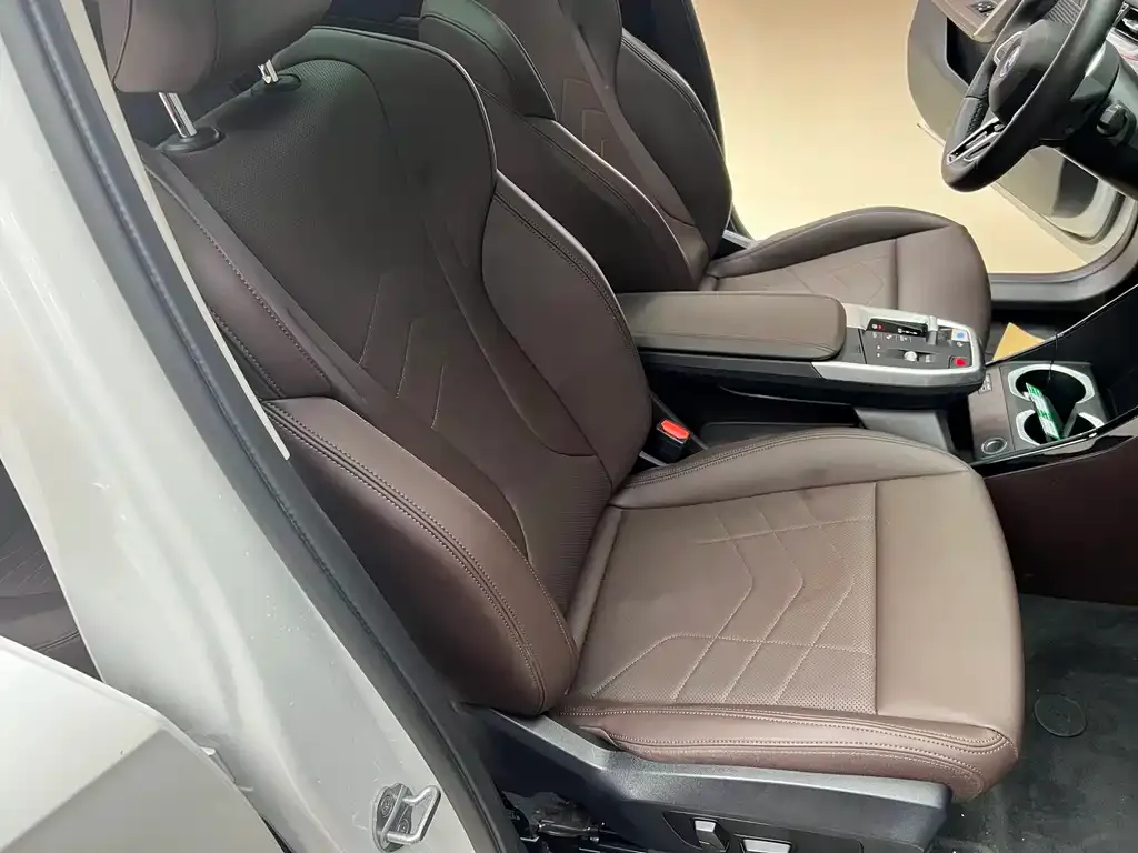 BMW iX1 2024 из CN, фото 7