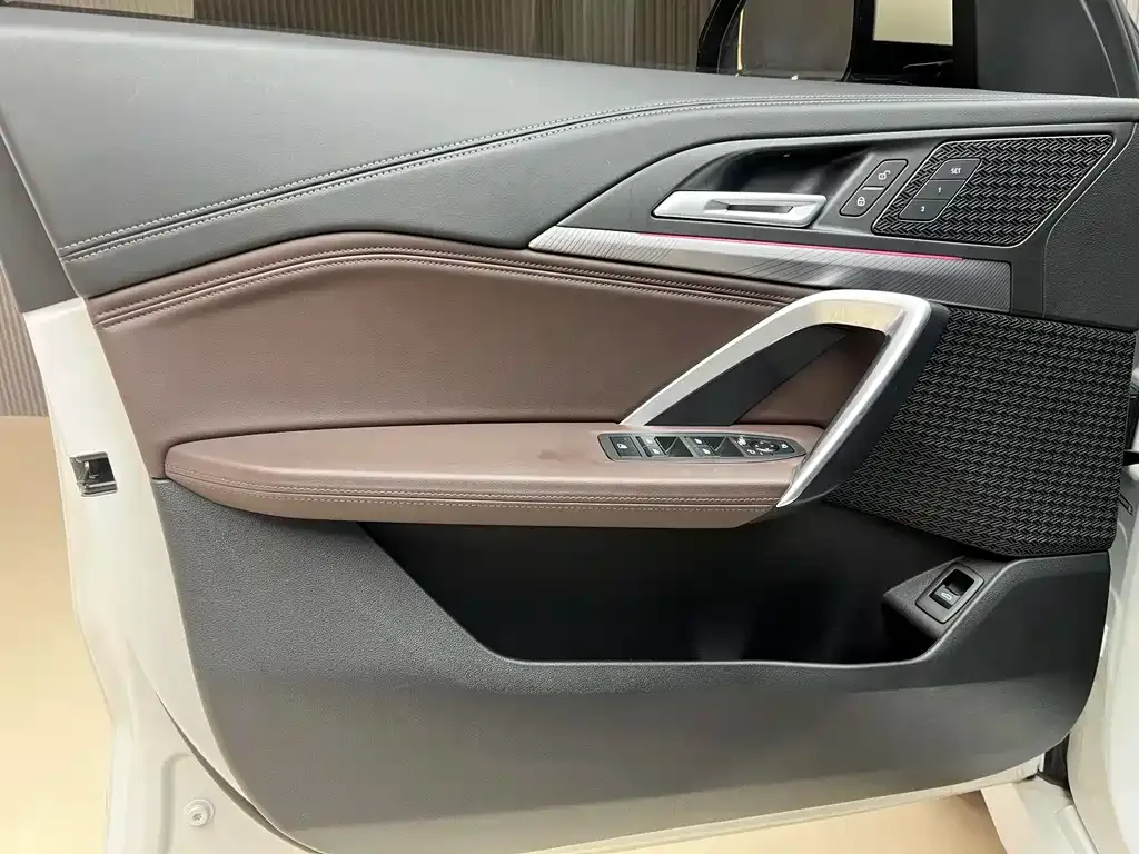 BMW iX1 2024 из CN, фото 5