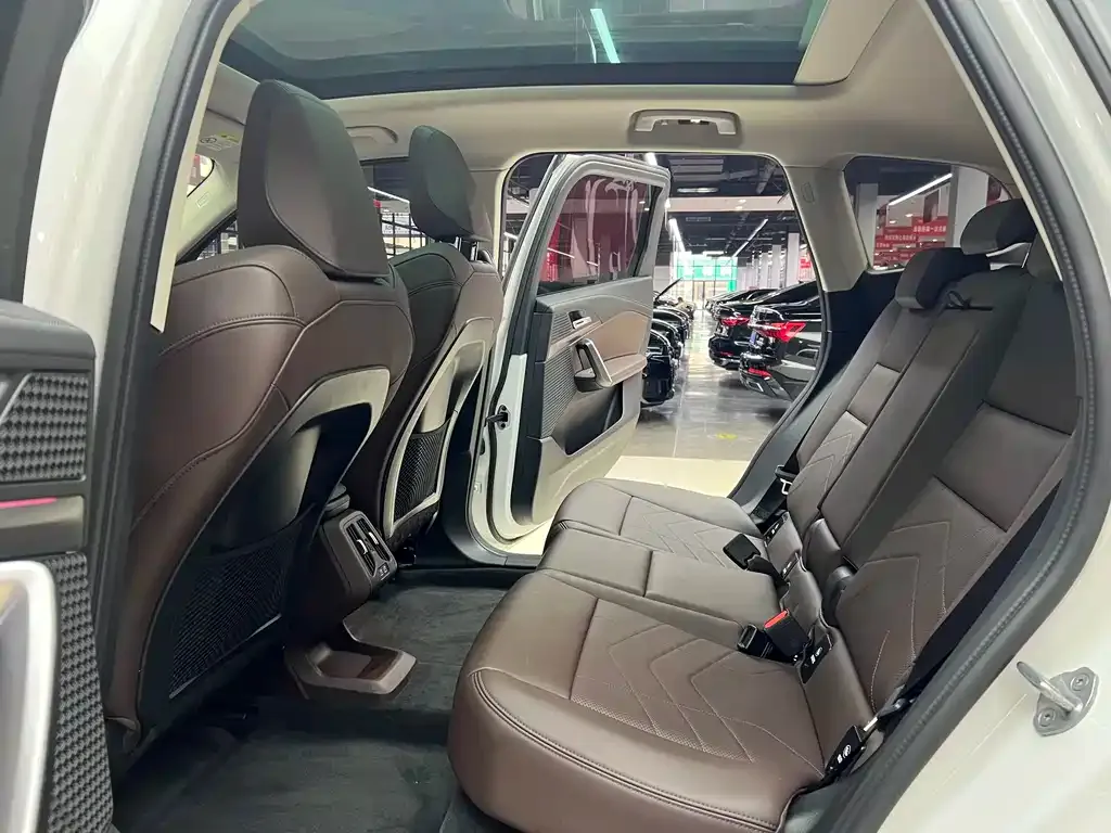 BMW iX1 2024 из CN, фото 9