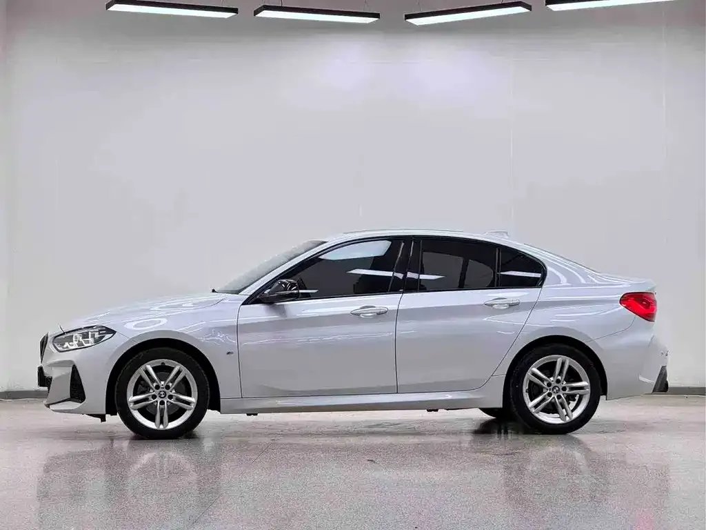 BMW 1 Series 2022 из CN, фото 3