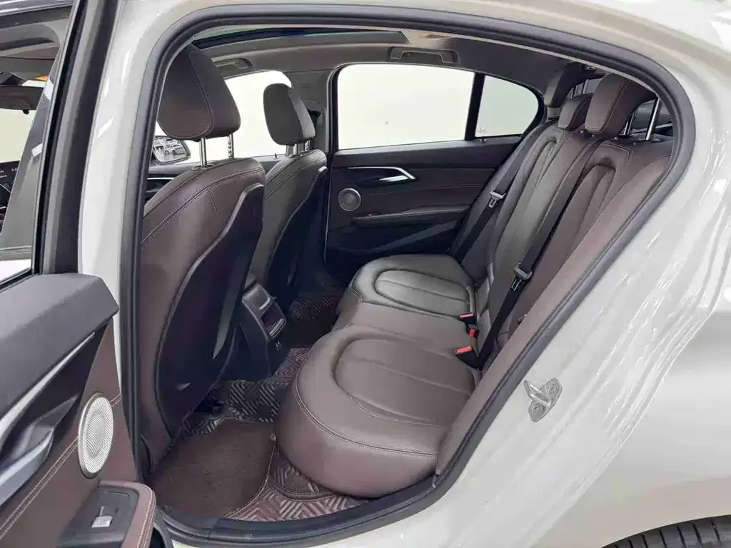BMW 1 Series 2022 из CN, фото 6