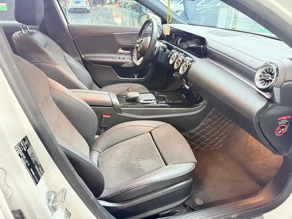 Mercedes-Benz A-Class 2023 из CN, фото 4