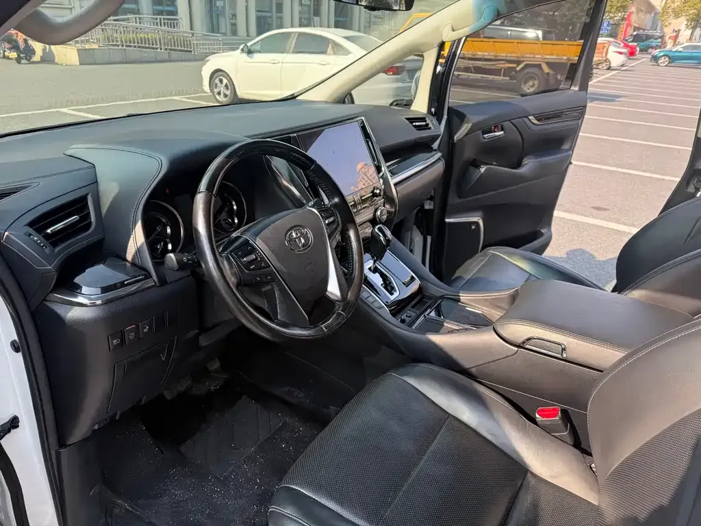 Toyota Vellfire — фото 7
