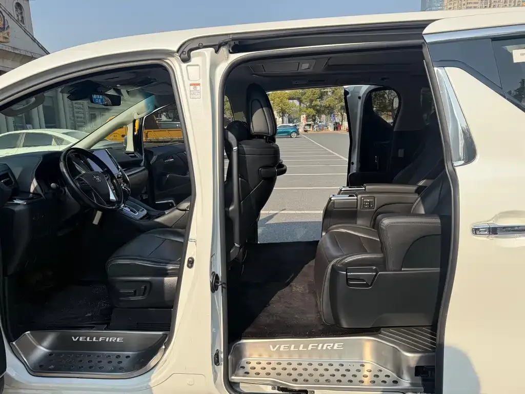 Toyota Vellfire — фото 5