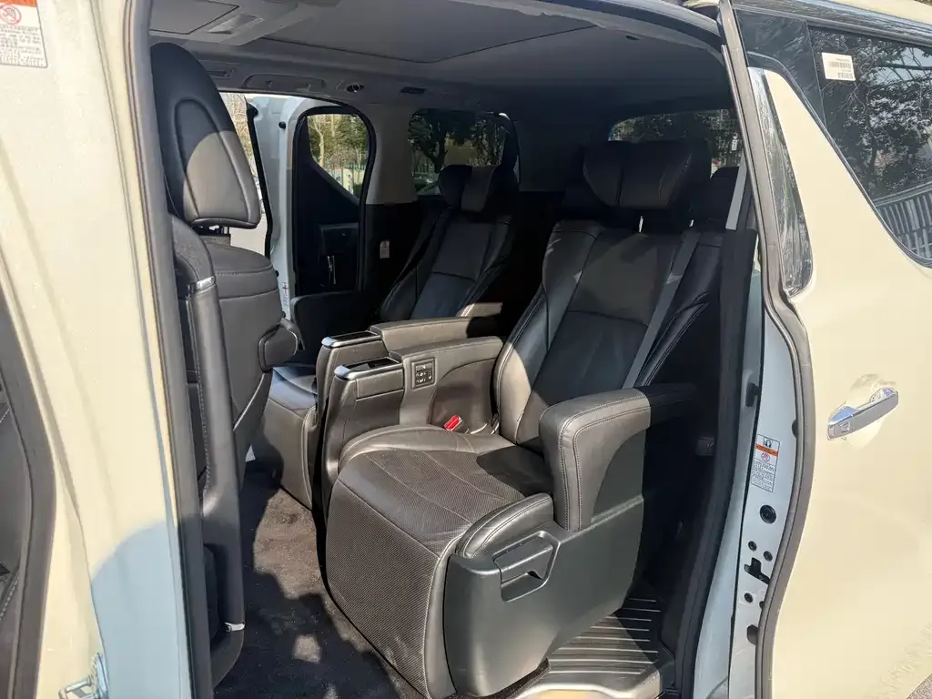 Toyota Vellfire — фото 3
