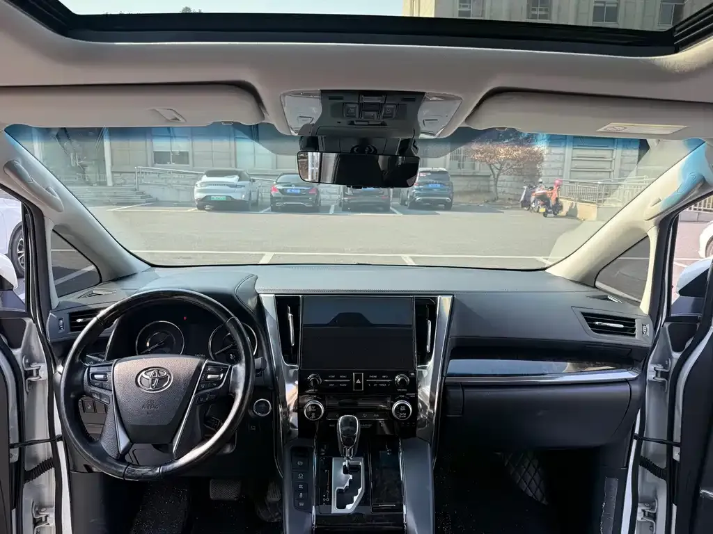 Toyota Vellfire — фото 2