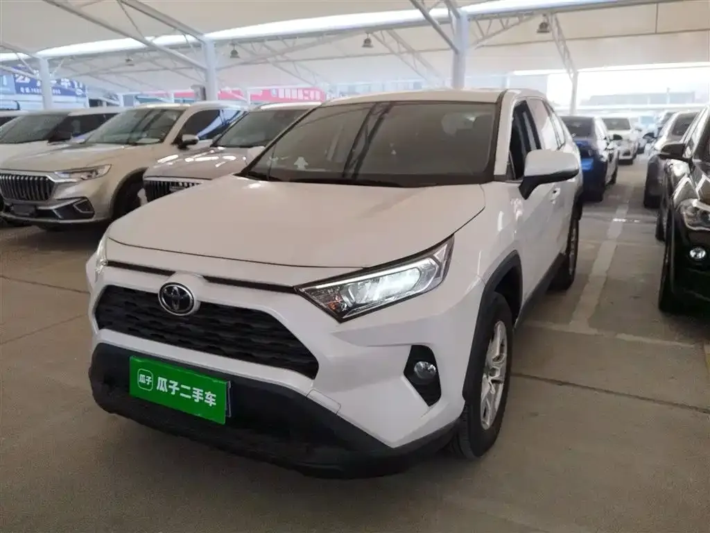 Toyota RAV4 2023 из CN, фото 1