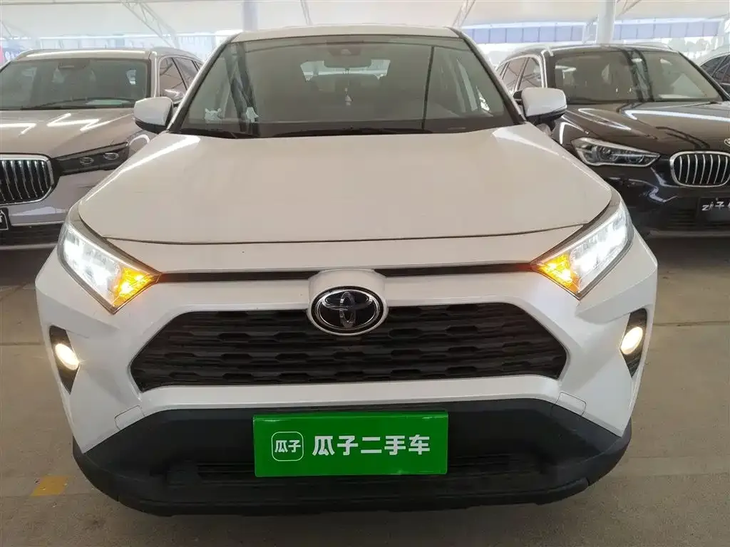 Toyota RAV4 2023 из CN, фото 2