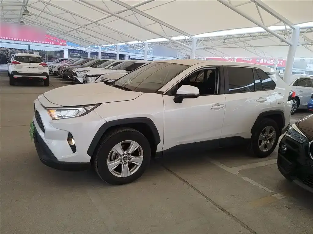 Toyota RAV4 2023 из CN, фото 9