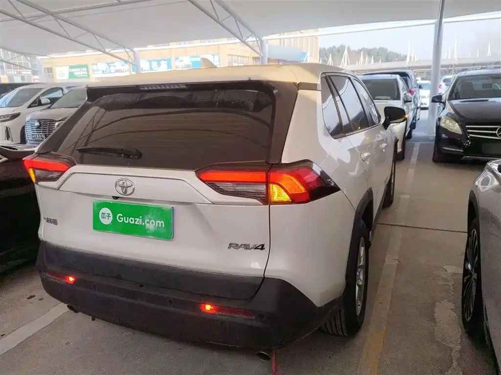 Toyota RAV4 2023 из CN, фото 4
